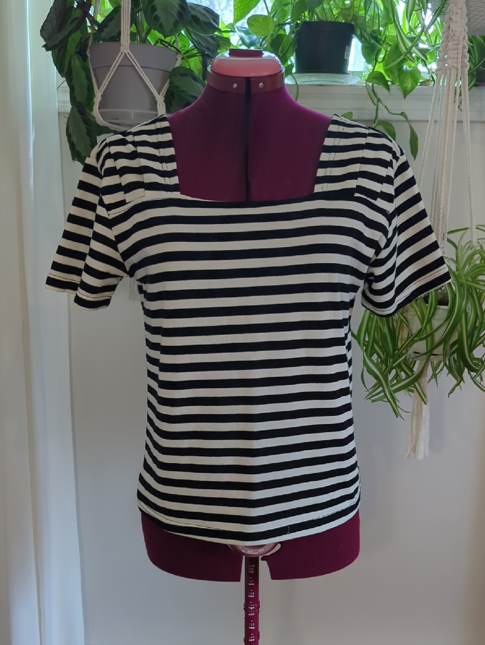 Striped Square-Neck Short Sleeve Top in Black & White / M/L